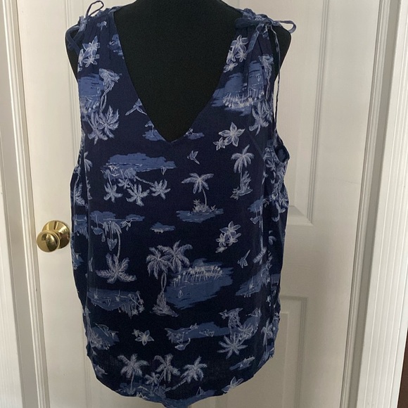 Old Navy Navy Blue Palm Tree Sleeveless V-Neck Top Sz L NWT - Picture 1 of 7